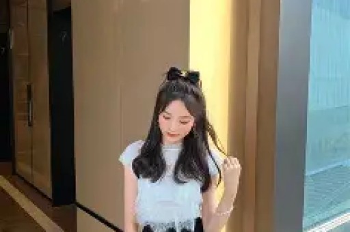 知名网红表妹李 KK破产！未婚生女后掉粉上百万转行去卖小吃