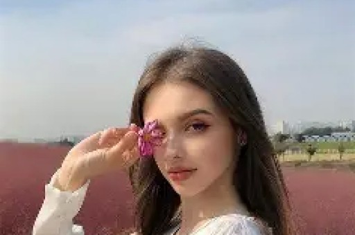 张子枫唯一恋情被扒：倒贴资源、忍劈腿、分手暴瘦为爱自残